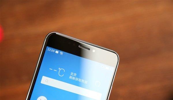 魅族Pro5 Ubuntu版：1+1谁胜出？外观对比揭晓！